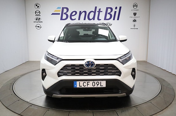 Toyota RAV4 2 of 29