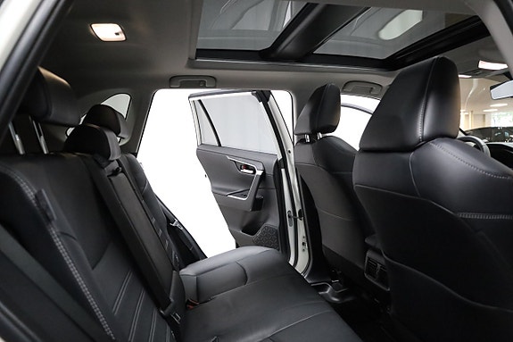 Toyota RAV4 18 of 29