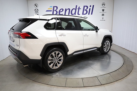 Toyota RAV4 13 of 29