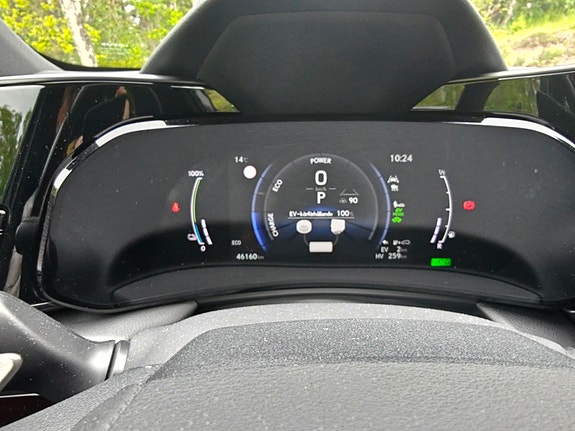 Lexus NX450h+ 9 of 15