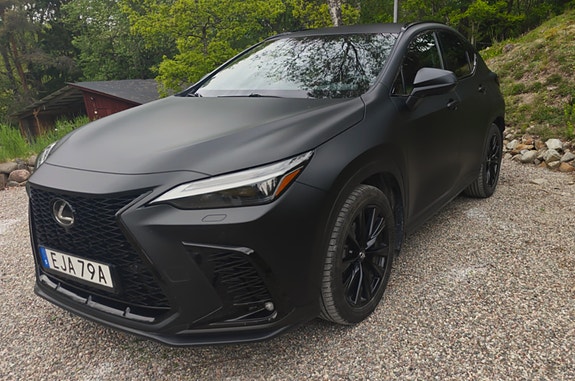 Lexus NX450h+ 2 of 15