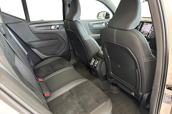 Volvo XC40 7 of 19