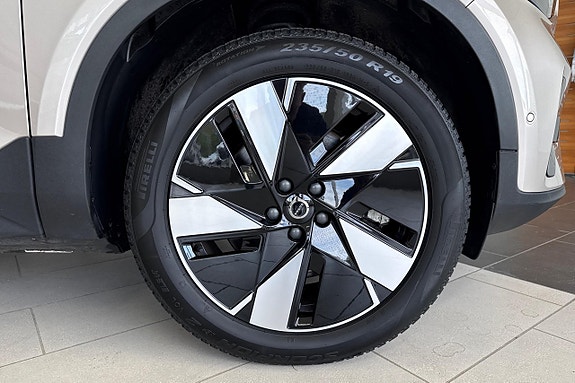 Volvo XC40 13 of 19