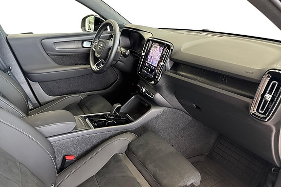 Volvo XC40 6 of 19