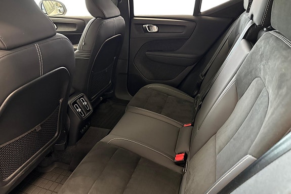 Volvo XC40 15 of 19