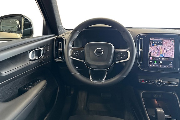 Volvo XC40 9 of 19