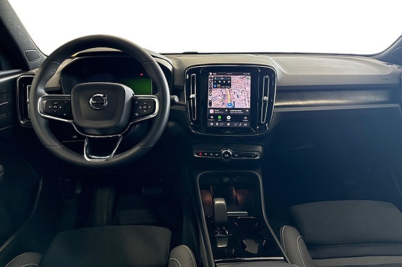 Volvo XC40 8 of 19