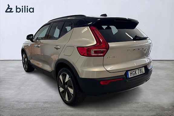 Volvo XC40 2 of 19