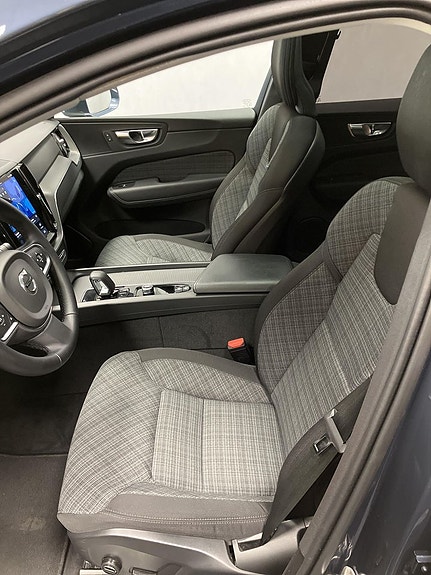 Volvo XC60 8 of 11