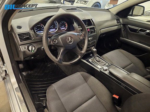 Mercedes-Benz C200 12 of 15