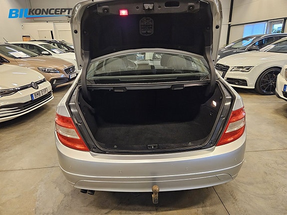 Mercedes-Benz C200 7 of 15