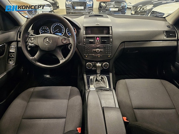 Mercedes-Benz C200 13 of 15