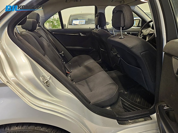 Mercedes-Benz C200 10 of 15