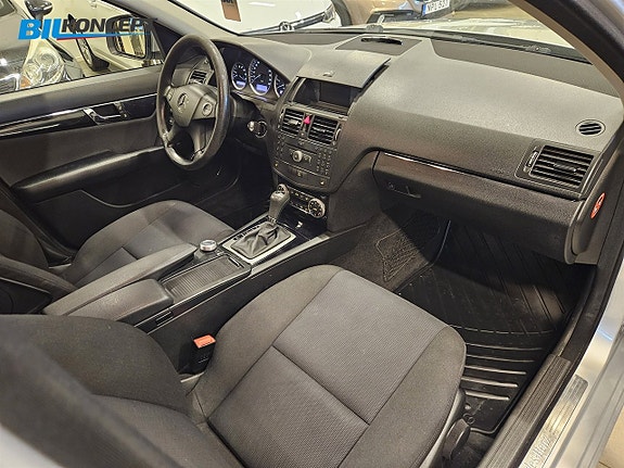 Mercedes-Benz C200 9 of 15