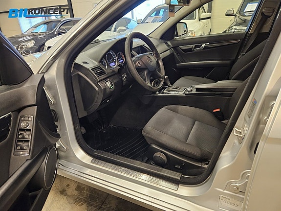 Mercedes-Benz C200 11 of 15