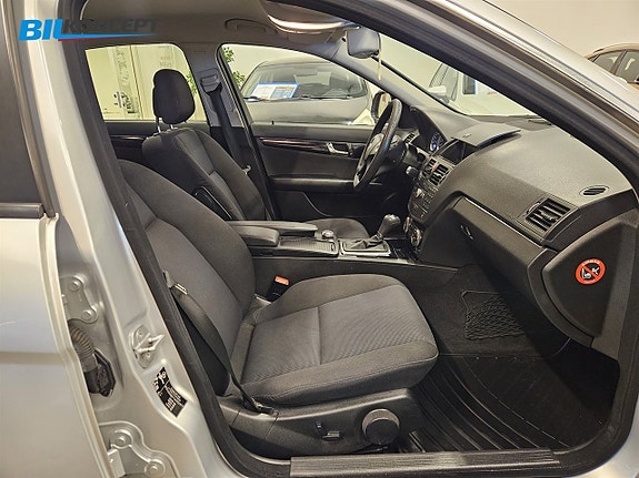 Mercedes-Benz C200 8 of 15
