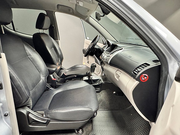 Mitsubishi L200 8 of 12
