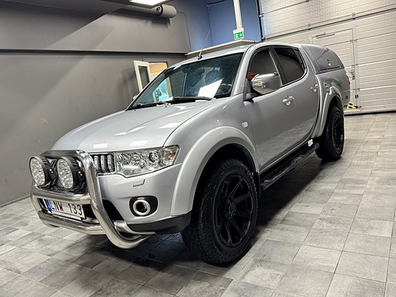 Mitsubishi L200 2 of 12