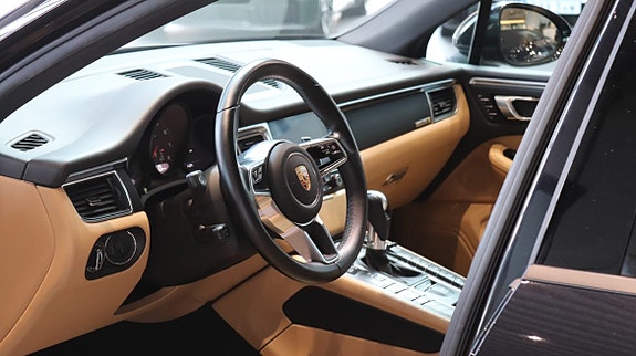Porsche Macan 3 of 10