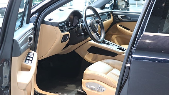 Porsche Macan 4 of 10