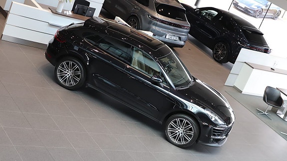 Porsche Macan 10 of 10
