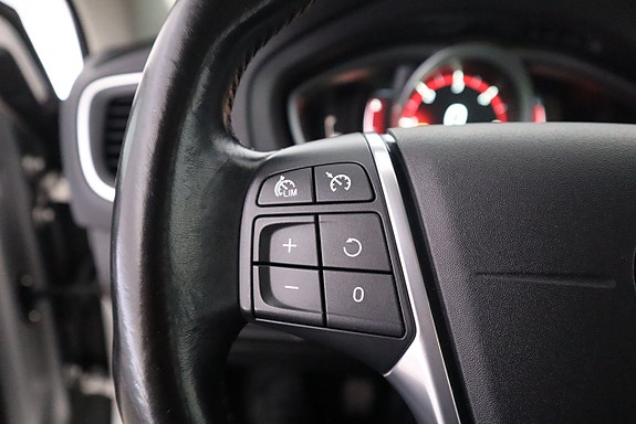 Volvo V40 Cross Country 15 of 20