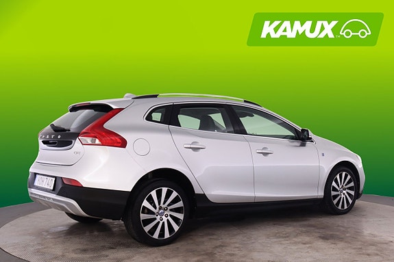 Volvo V40 Cross Country 2 of 20