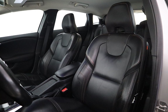 Volvo V40 Cross Country 12 of 20