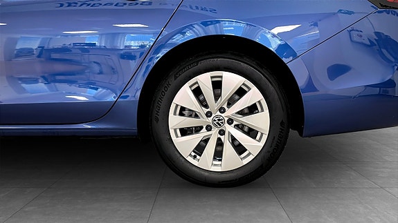 Volkswagen Passat 6 of 12