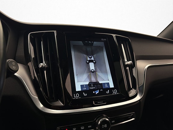 Volvo V60 Cross Country 17 of 30