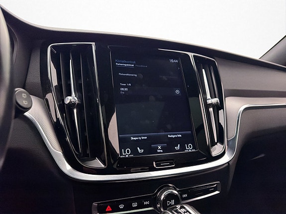 Volvo V60 Cross Country 14 of 30
