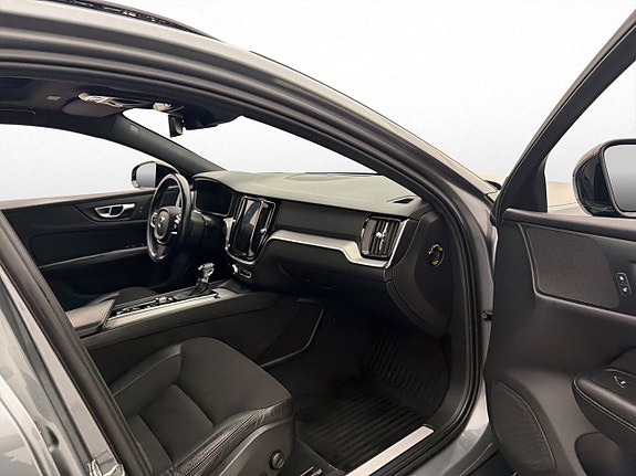 Volvo V60 Cross Country 23 of 30