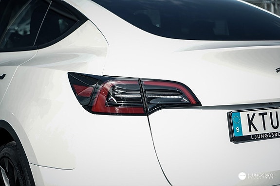 Tesla Model Y 3 of 15