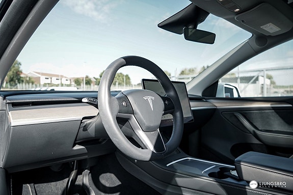 Tesla Model Y 5 of 15