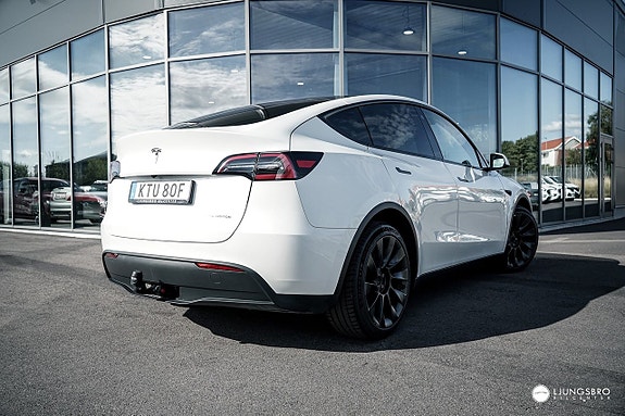 Tesla Model Y 2 of 15