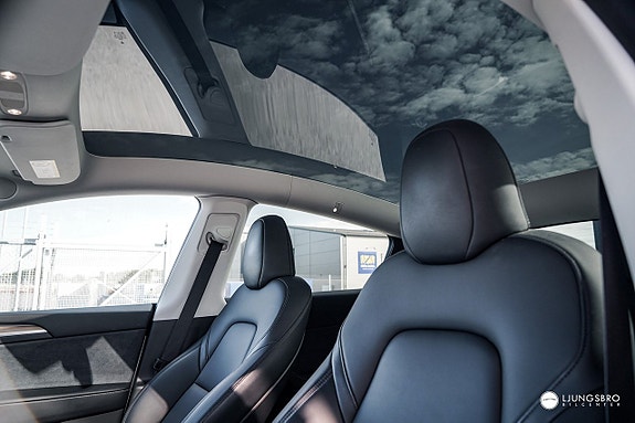 Tesla Model Y 6 of 15