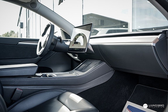 Tesla Model Y 15 of 15