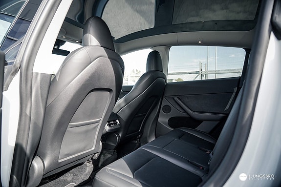 Tesla Model Y 14 of 15