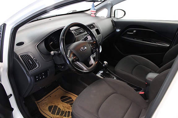 Kia Rio 8 of 15