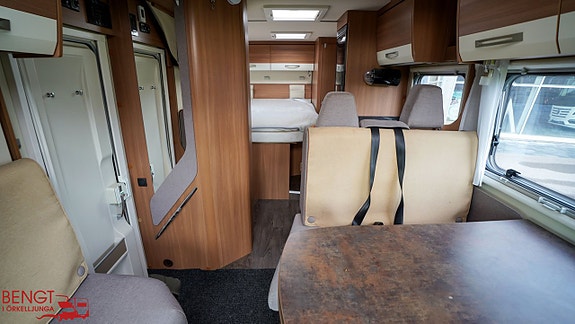 Eura Mobil Profila ONE 690 QB | Queenbädd | Taksäng 8 of 21