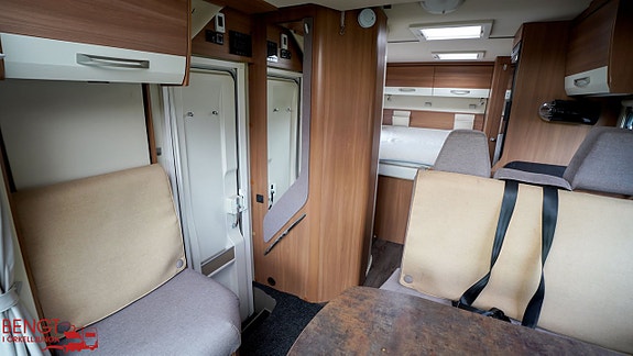 Eura Mobil Profila ONE 690 QB | Queenbädd | Taksäng 6 of 21