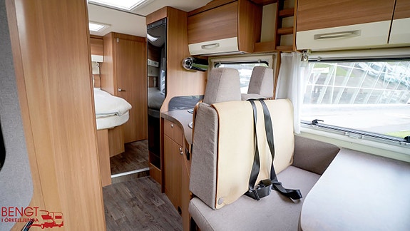Eura Mobil Profila ONE 690 QB | Queenbädd | Taksäng 9 of 21