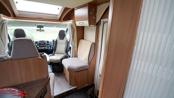 Eura Mobil Profila ONE 690 QB | Queenbädd | Taksäng 17 of 21