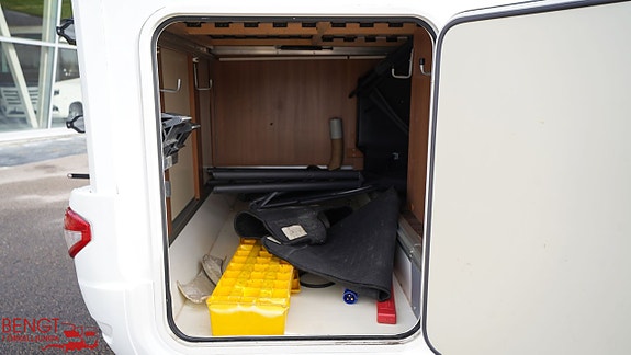 Eura Mobil Profila ONE 690 QB | Queenbädd | Taksäng 3 of 21