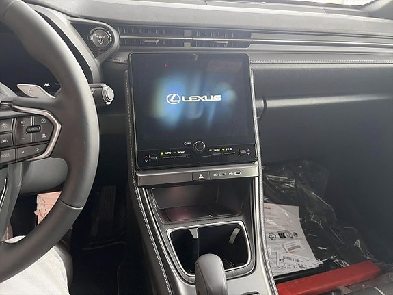 Lexus LBX 11 of 16