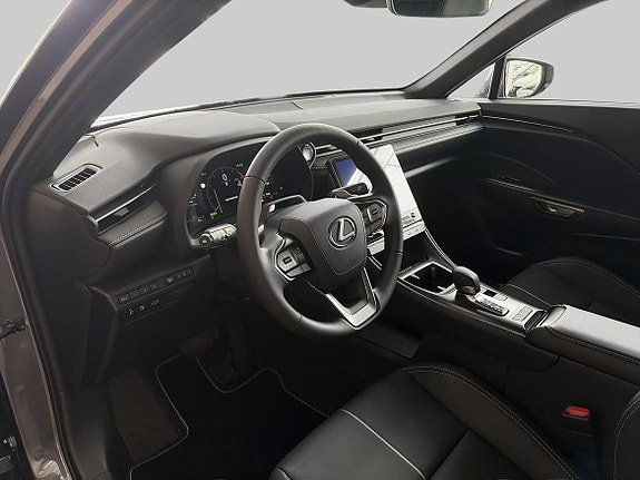 Lexus LBX 9 of 16