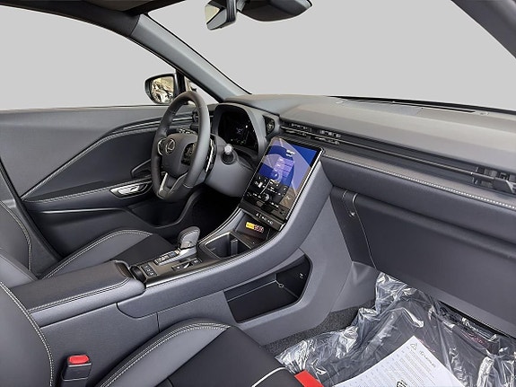 Lexus LBX 10 of 16