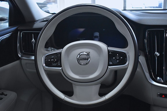 Volvo V60 Cross Country 12 of 23