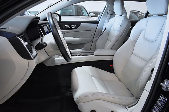 Volvo V60 Cross Country 10 of 23