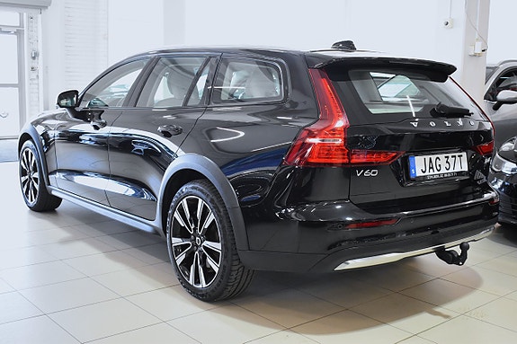 Volvo V60 Cross Country 3 of 23